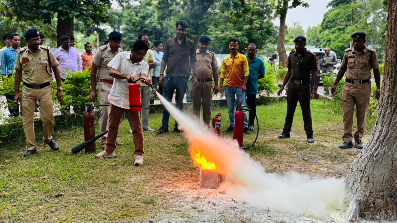হোটেলে অগ্নি-নিরাপত্তা ও পর্যটক সুরক্ষায় ঝাড়গ্রাম জেলা পুলিশের উদ্যোগে সচেতনতা মূলক কর্মসূচি