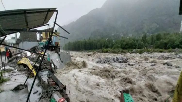 প্রকৃতির রোষানলে হিমাচল প্রদেশের জনপ্রিয় পর্যটন কেন্দ্র মানালি!