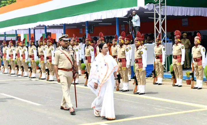 রেড রোডে স্বাধীনতা দিবসের অনুষ্ঠানে মুখ্যমন্ত্রী মমতা বন্দ্যোপাধ্যায়..