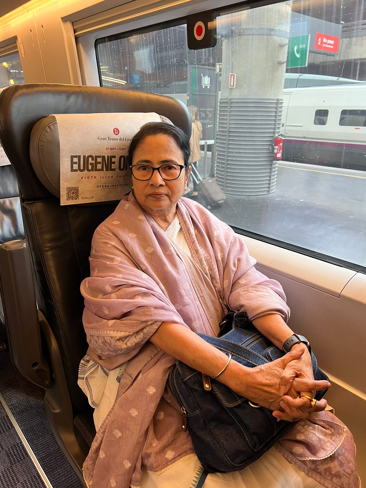 বার্সেলোনার পথে মুখ্যমন্ত্রী মমতা বন্দ্যোপাধ্যায়..