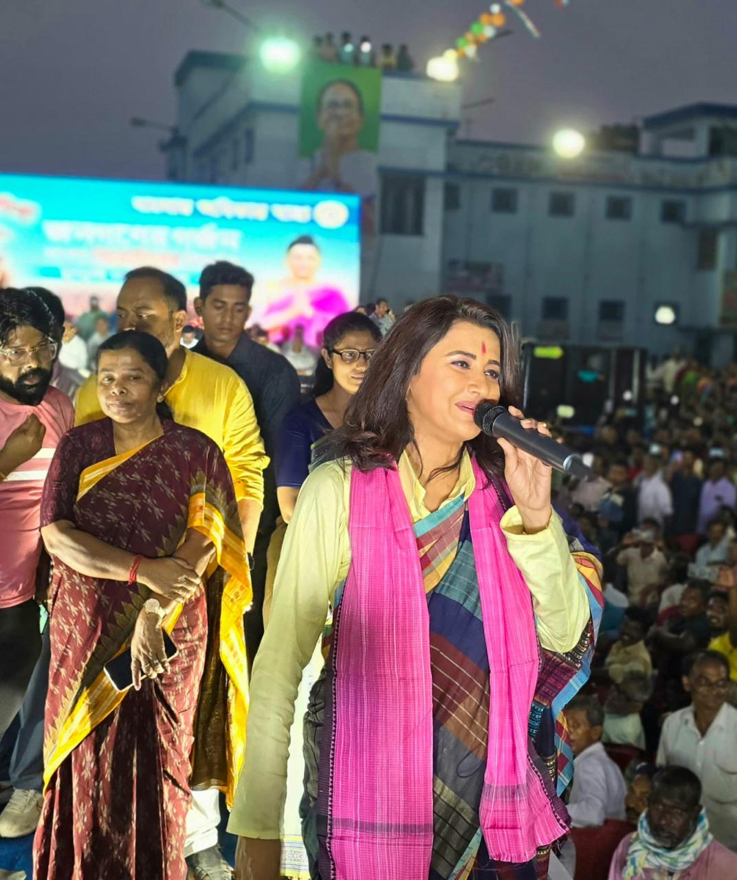 ধনেখালিতে ভোটের প্রচারে হুগলি লোকসভা কেন্দ্রের তৃণমূল কংগ্রেস প্রার্থী রচনা ব্যানার্জি।