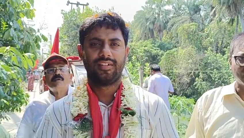 তৃণমূলের কে আপনার থেকে টাকা নিয়েছে তার কাছে যান।তার থেকে টাকা ফেরত চান, বিস্ফোরক সৃজন