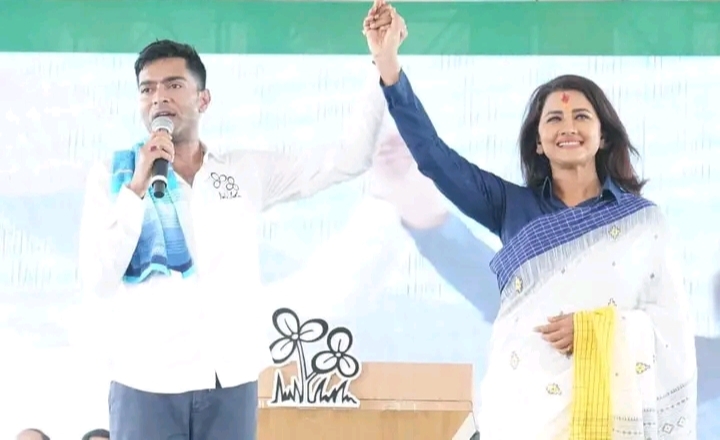 ধনেখালি থেকে যদি ত্রিশ পঁয়ত্রিশ হাজারের ব্যবধানে রচনা ব্যানার্জি জেতে তাহলে তিন মাসের মধ্যে পঞ্চাশ কোটি টাকার গ্রামীণ রাস্তা নির্মাণের কাজ শুরু হবে বলে প্রতিশ্রুতি দিলেন অভিষেক বন্দ্যোপাধ্যায়।
